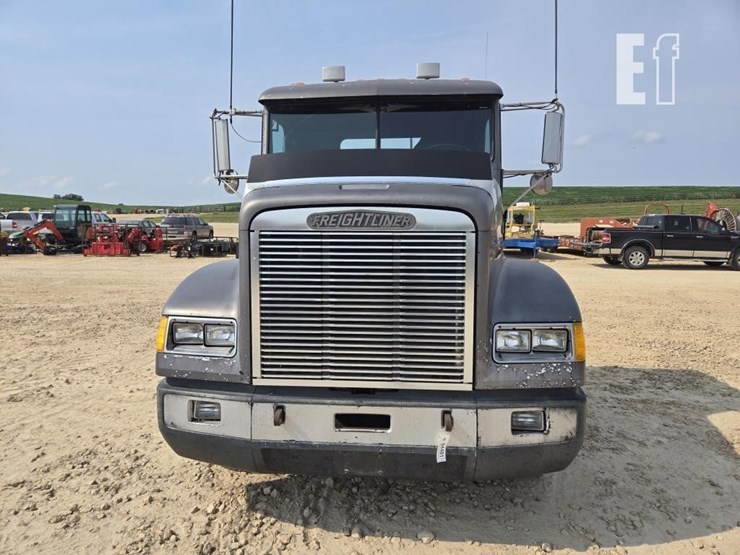 1992-freightliner-fld112-image-2