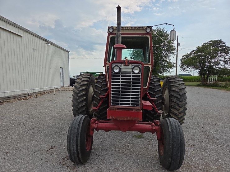 1970-ih-1456-tractor-image-3