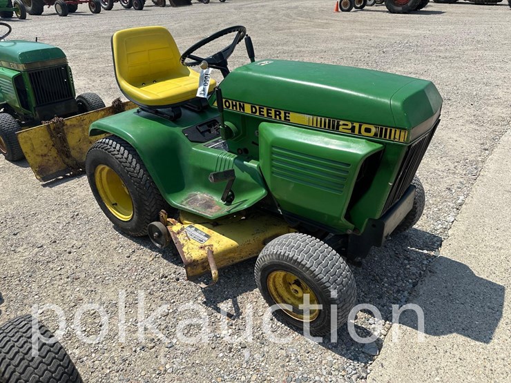 john-deere-210-image-3