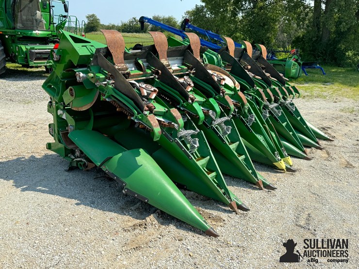 2023-john-deere-c12f-image-2