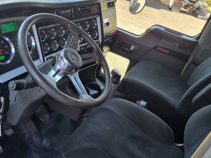 2017-kenworth-t800-image-16