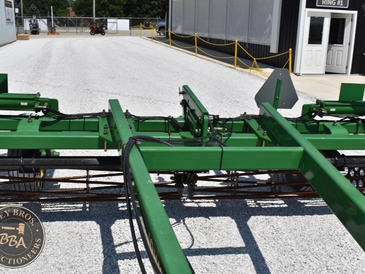 john-deere-200-image-25