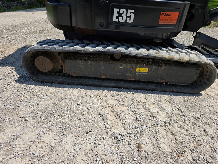 2012-bobcat-e35-image-59