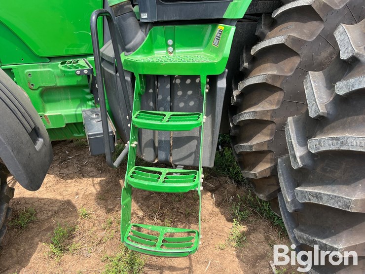 2011-john-deere-8235r-image-12