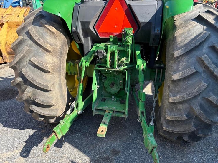2015-john-deere-5055e-image-12