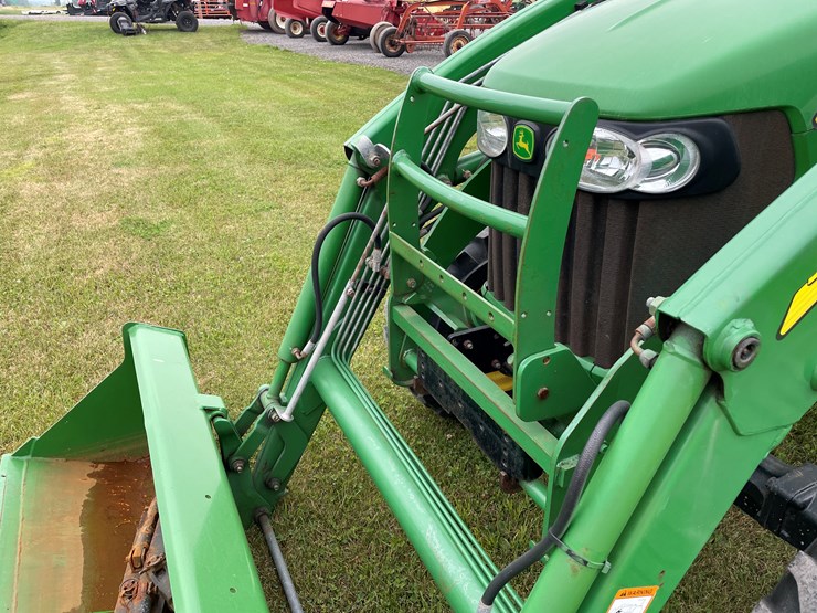 2011-john-deere-4120-image-12