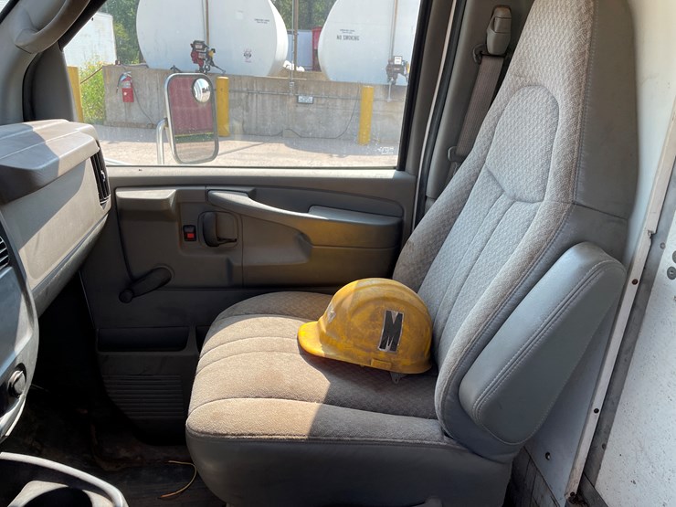 2004-chevrolet-express-g3500-image-47