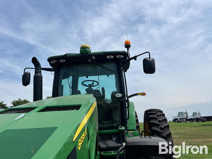 2011-john-deere-8235r-image-11