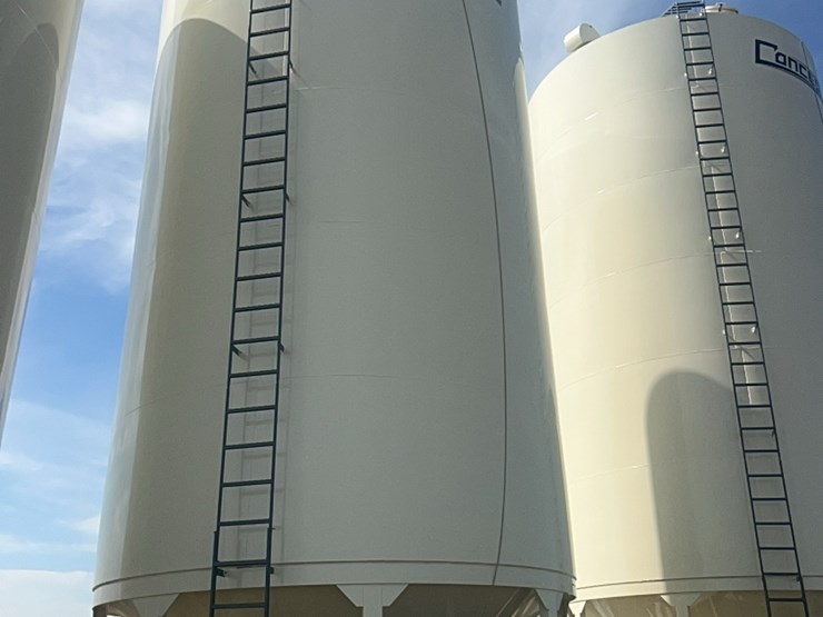 concept-5,000-bushel-hopper-bin,-fully-equipped-with-agi-grainguard-10-hp-bin-fan-with-three-phase-electric-motor-image-1