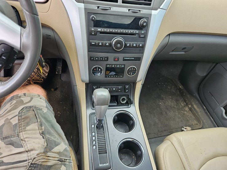 2011-chevrolet-traverse-image-26
