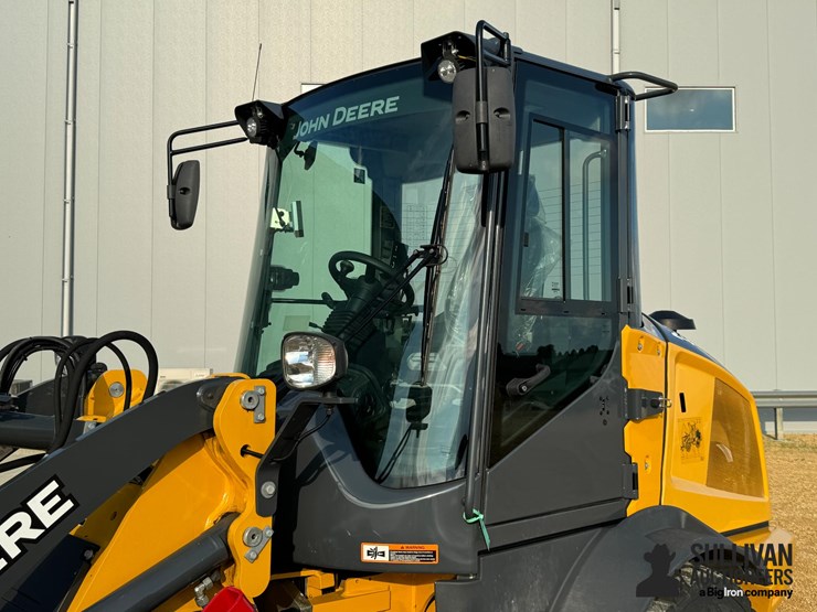 2022-deere-244l-image-12