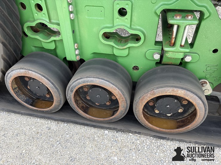 2011-john-deere-8335rt-image-18
