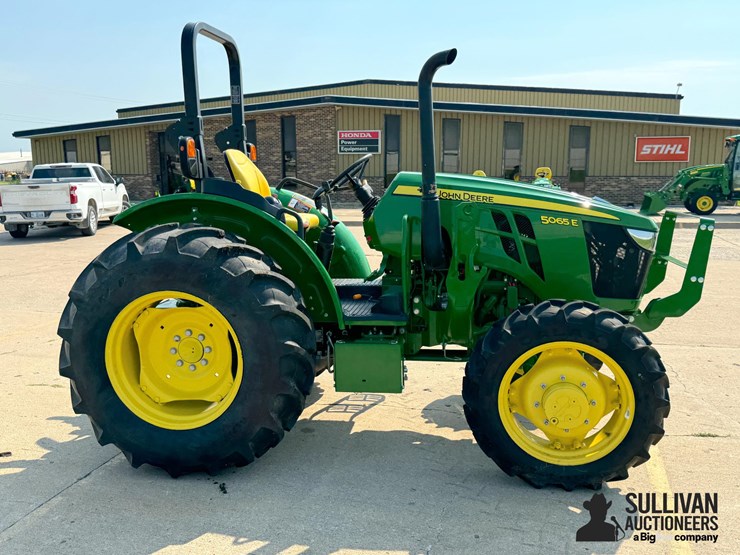 2022-john-deere-5065e-image-4