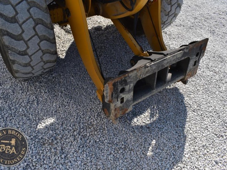 2011-caterpillar-908h-image-24