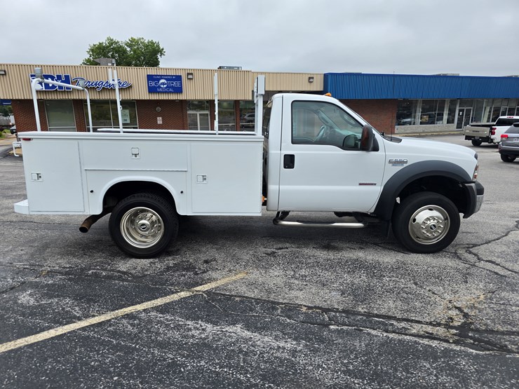 2007-ford-f550-image-33