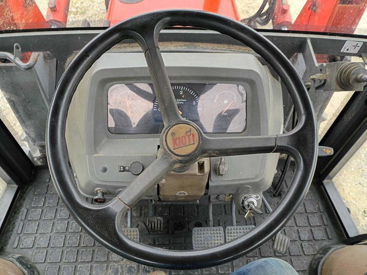 2006-kioti-dk65c-image-32