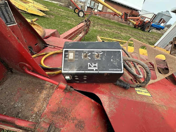 new-holland-790-image-26