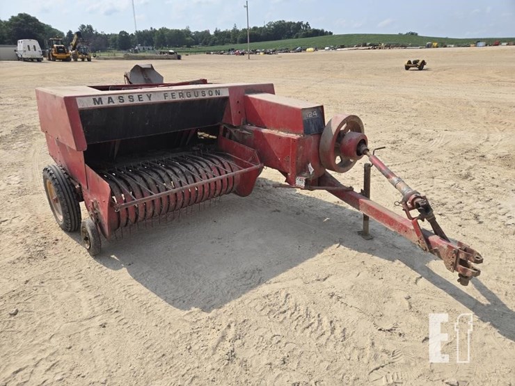 massey-ferguson-124-image-1