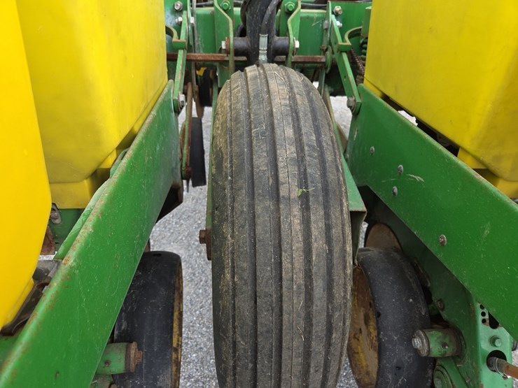 john-deere-7200-image-11