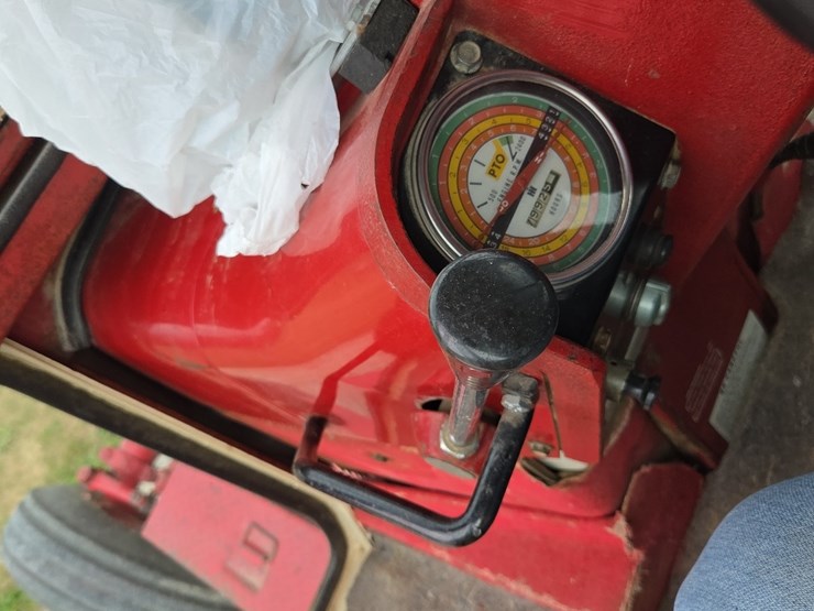 1970-ih-1456-tractor-image-57