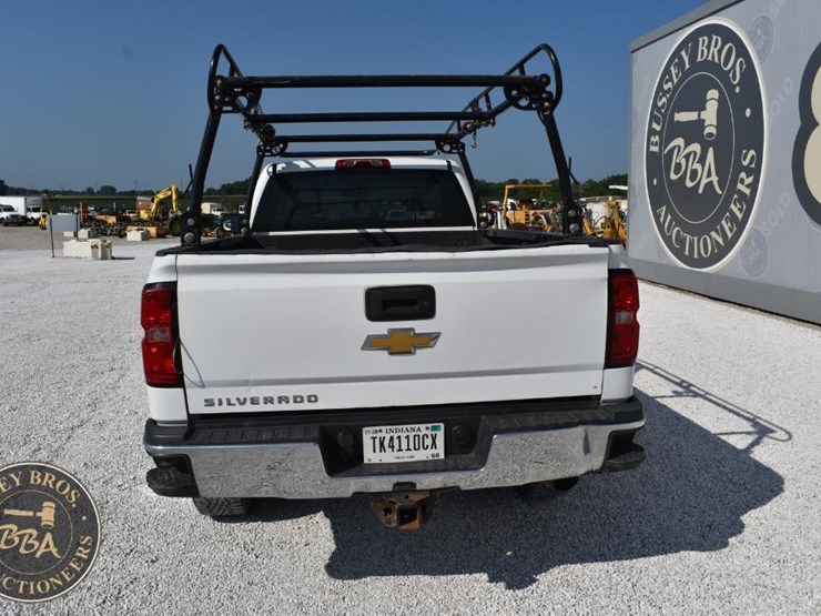 2015-chevrolet-silverado-2500hd-image-15