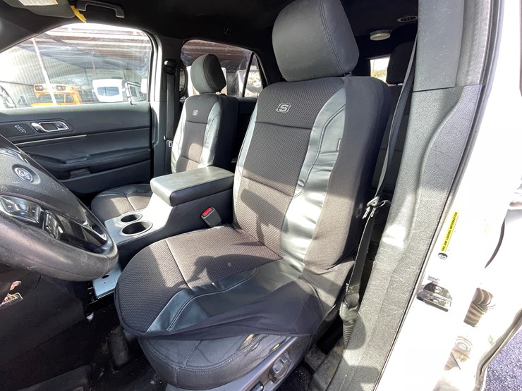 2018-ford-explorer-image-31