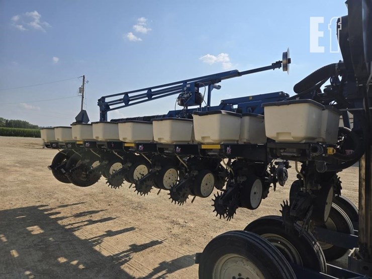 2009-kinze-3600-image-16