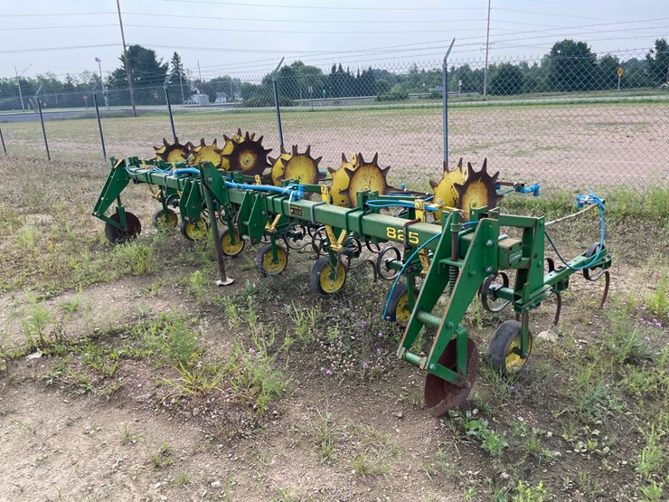 john-deere-825-image-3