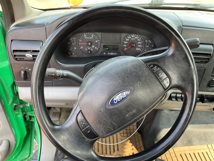 2006-ford-f550-xl-image-14