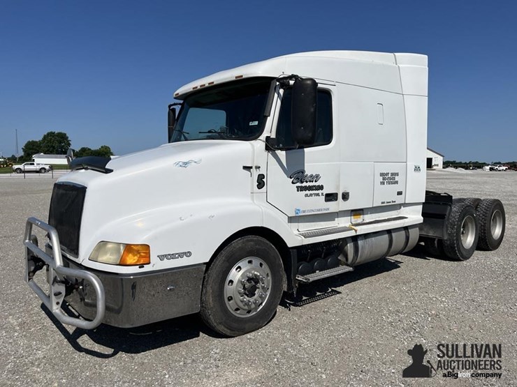 2000-volvo-vn-image-1
