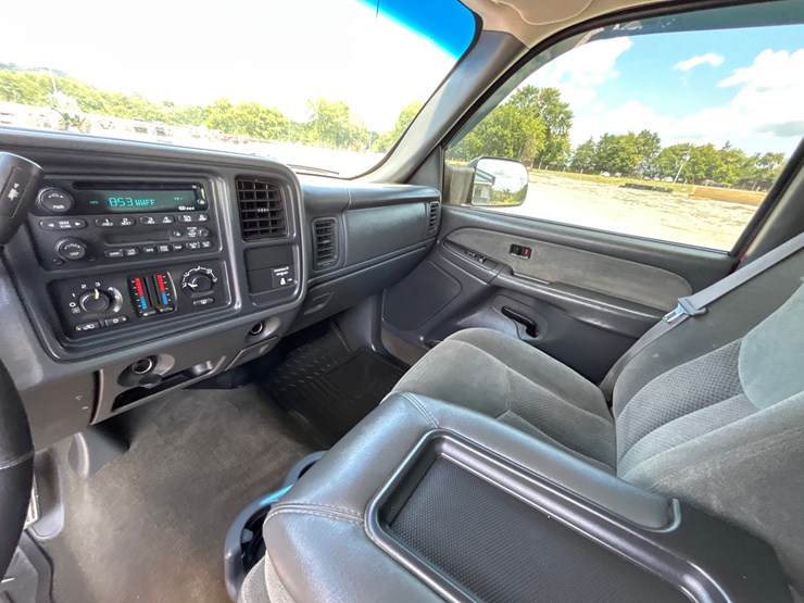 2003-chevrolet-2500hd-image-10