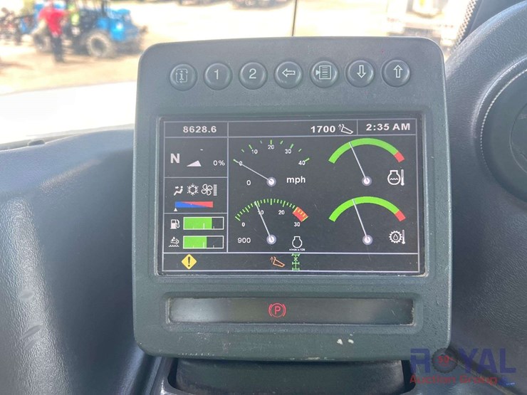 2015-deere-410e-image-24