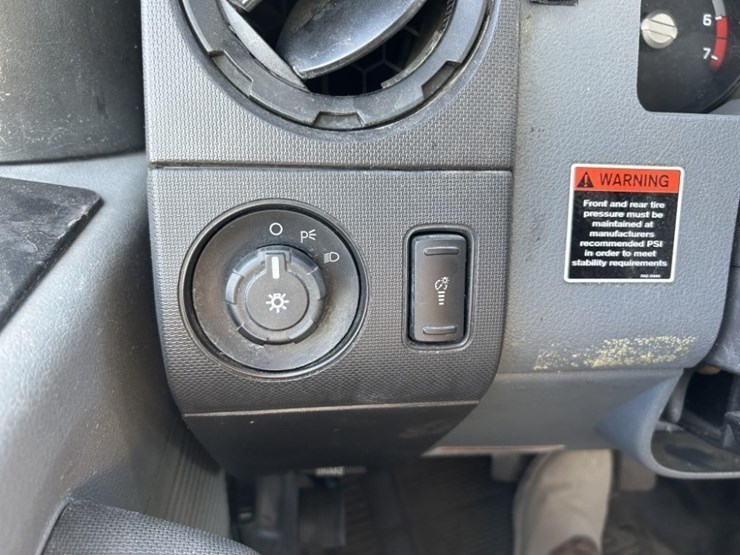 2015-ford-f350-sd-image-27