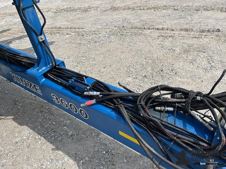 2009-kinze-3600-image-15