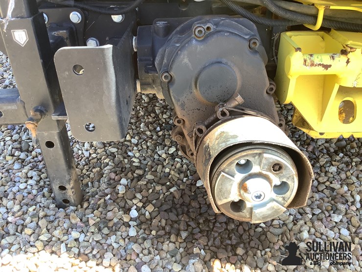 2022-john-deere-772-image-11