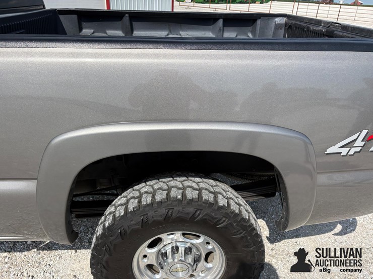 2006-chevrolet-silverado-2500hd-image-17