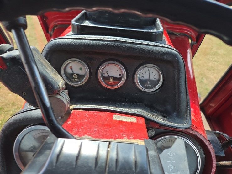 1976-ih-1466-tractor-image-65