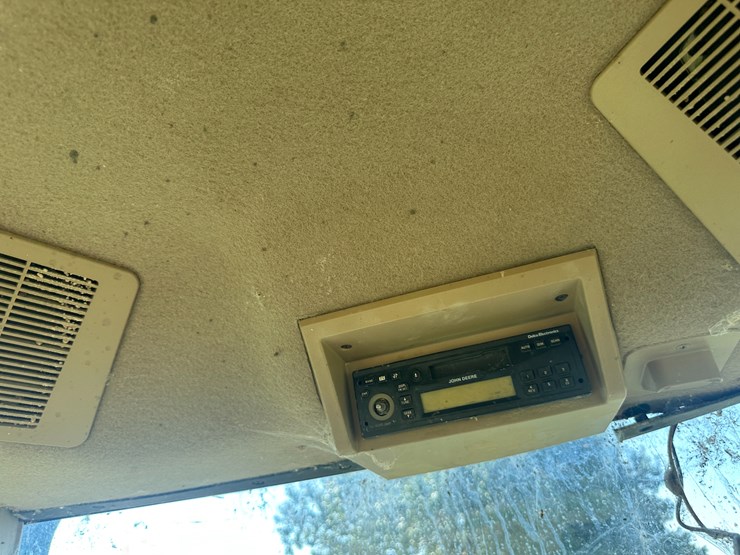 2000-john-deere-8410t-image-79