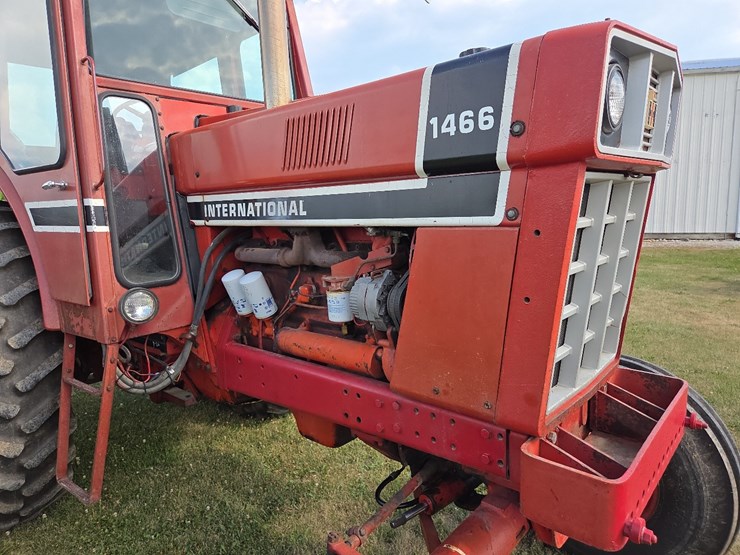 1976-ih-1466-tractor-image-47