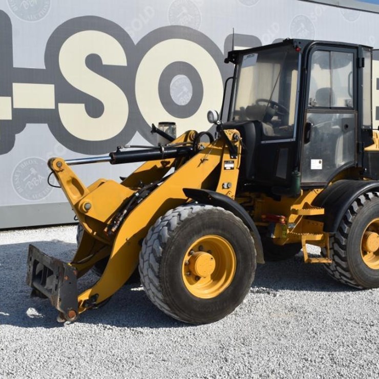 2011 CATERPILLAR 908H