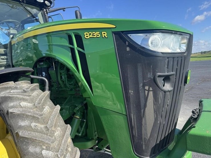 2013-john-deere-8235r-image-4