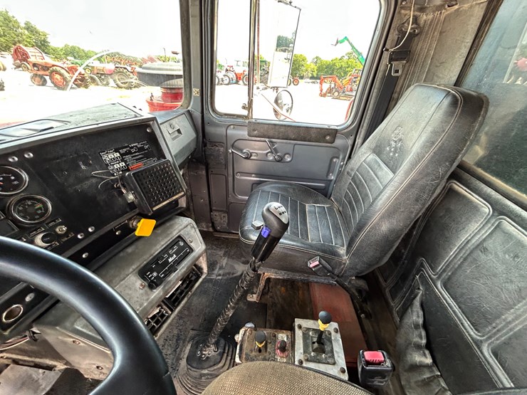 1997-mack-rb688s-image-12