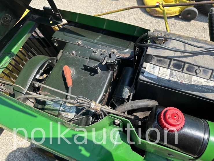 john-deere-210-image-9