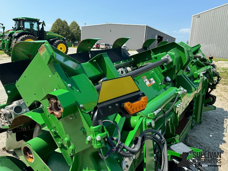 2023-john-deere-c12f-image-16