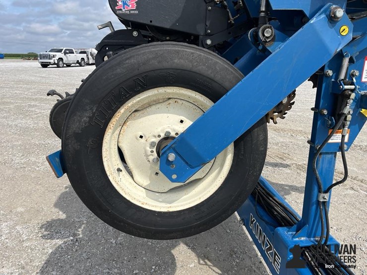 2009-kinze-3600-image-16