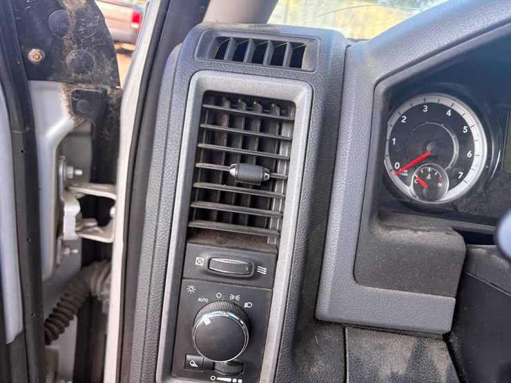 2016-dodge-ram-1500-image-33