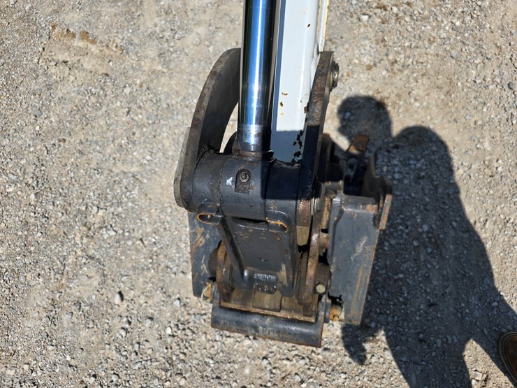 2012-bobcat-e35-image-41