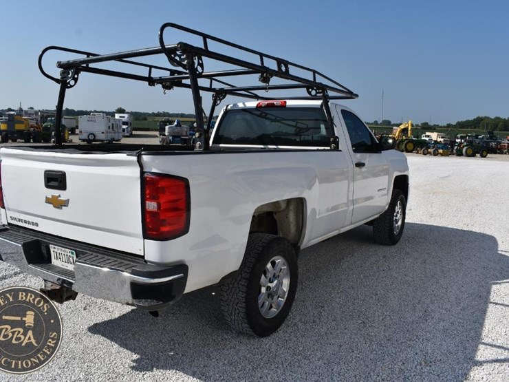 2015-chevrolet-silverado-2500hd-image-18