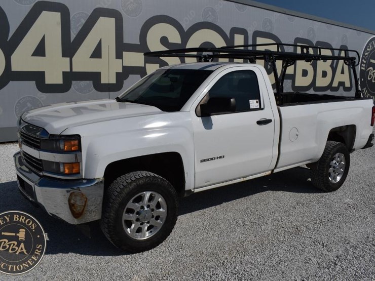 2015-chevrolet-silverado-2500hd-image-3