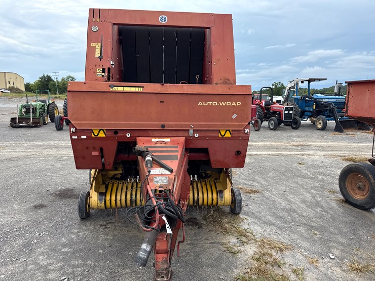 new-holland-654-image-2